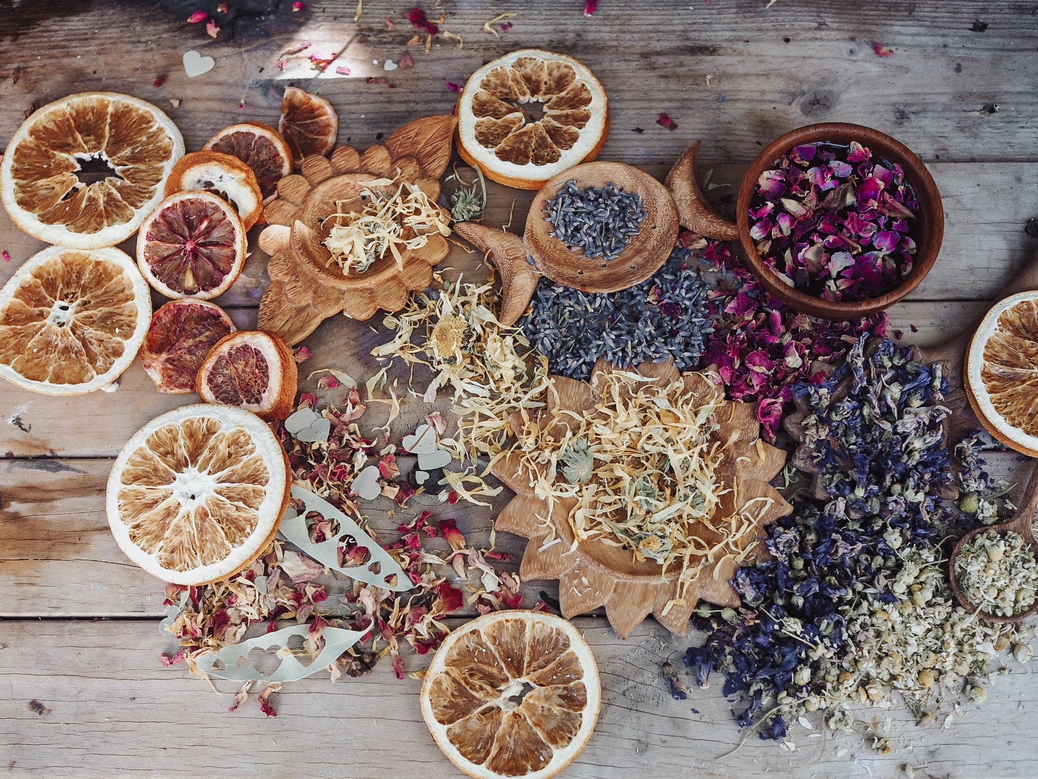 Exploring our senses: 5 Creative Ways to Use Dried Botanicals in Sensory Play