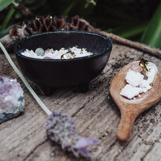Mini Oval Cauldron with feet